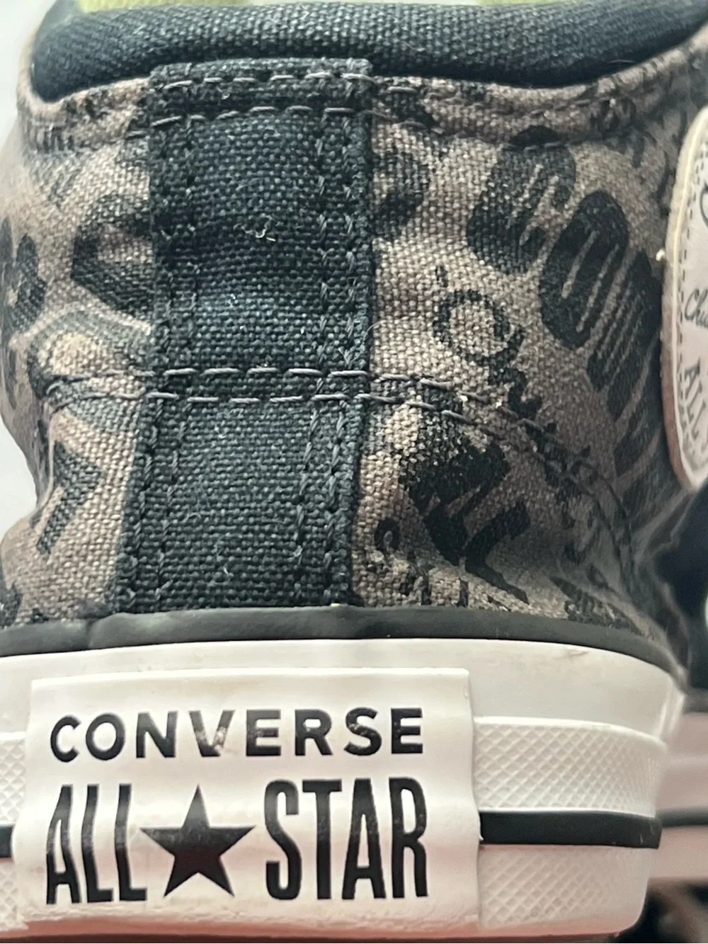 Converse Unisex High Top Sneakers in Black with Green Lining Men’s 5 / Women’s 6